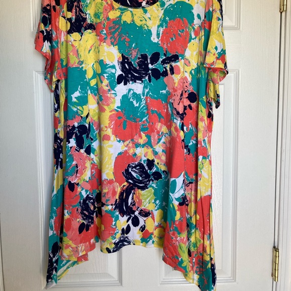 Ruby Rd. Plus Floral Sharkbite Tunic Top - Picture 4 of 6